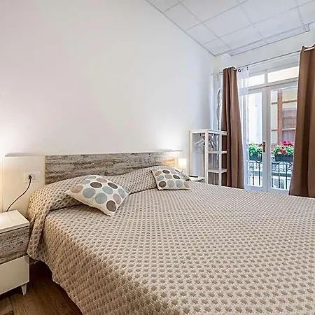 Pensión B House 3*