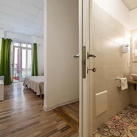 Πανσιόν B House Κάλιαρι