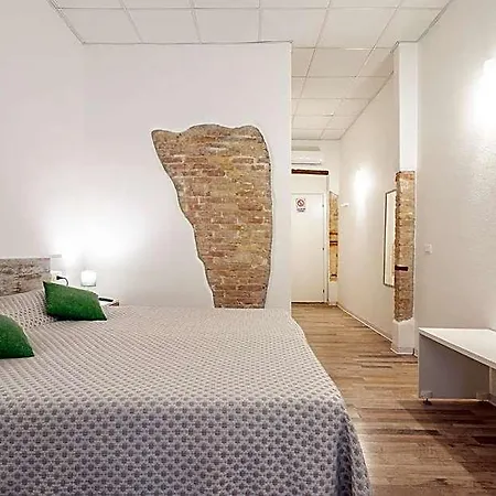 Πανσιόν B House 3*