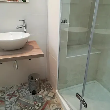 Bed & Breakfast B.house