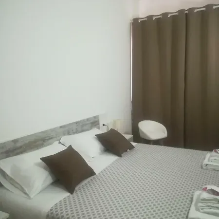 B.house Bed & Breakfast