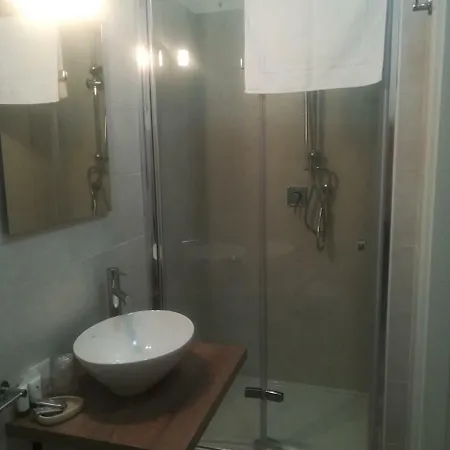 Pensión B House